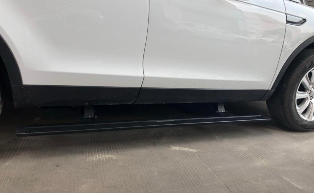 發(fā)現(xiàn)5電動(dòng)踏板,安裝踏板提高上下車的舒適度