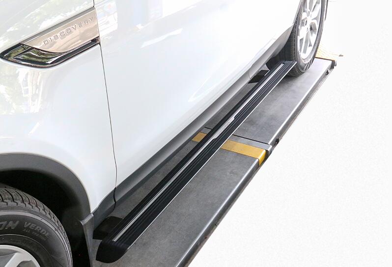 發(fā)現(xiàn)5電動(dòng)踏板,安裝踏板提高上下車的舒適度