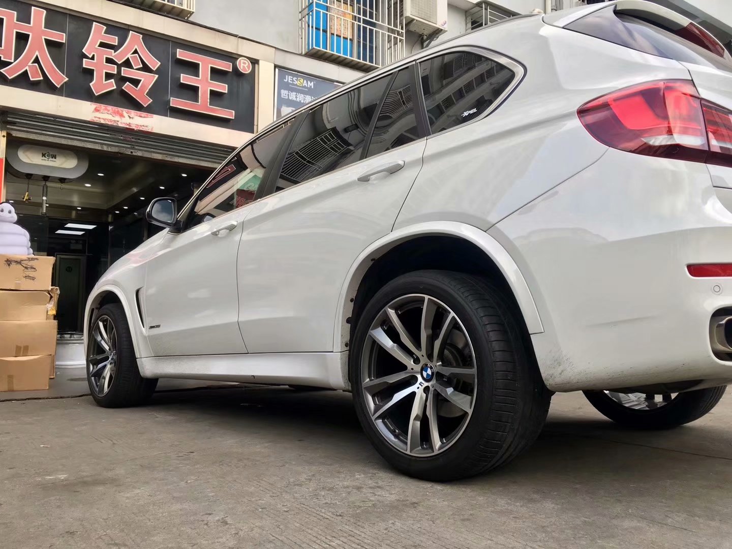 寶馬X5，換 私人定制鍛造 20寸 完工！