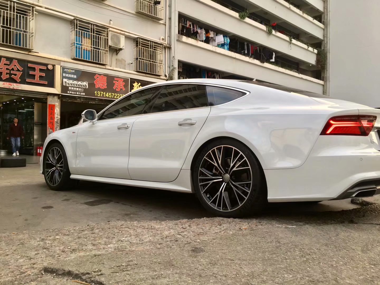 奧迪A7 ，換 原裝 鍛造 20寸 完工