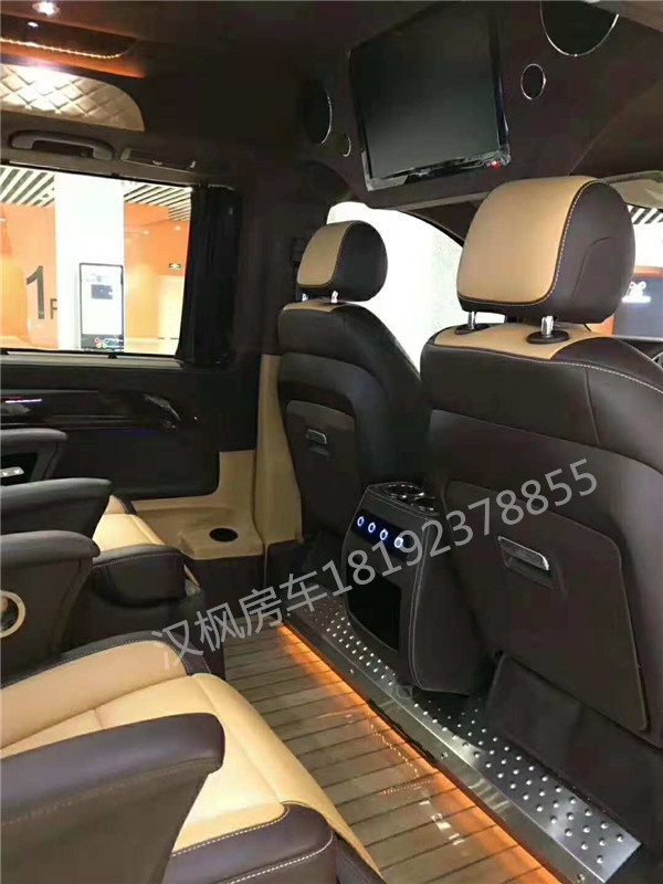 奔馳威霆商務(wù)車內(nèi)飾改裝