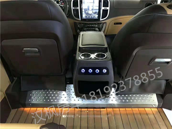 奔馳威霆商務(wù)車內(nèi)飾改裝