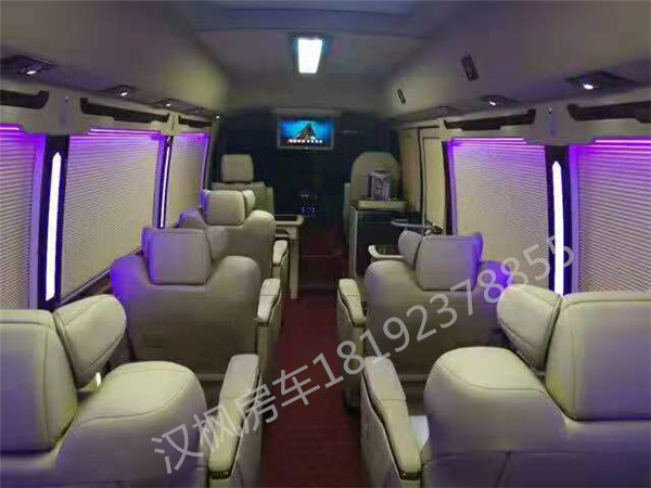考斯特商務(wù)車內(nèi)飾改裝
