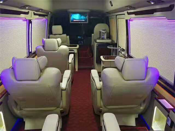 考斯特商務(wù)車內(nèi)飾改裝