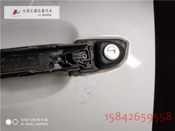 奧迪A4L升級原廠門把手照明燈