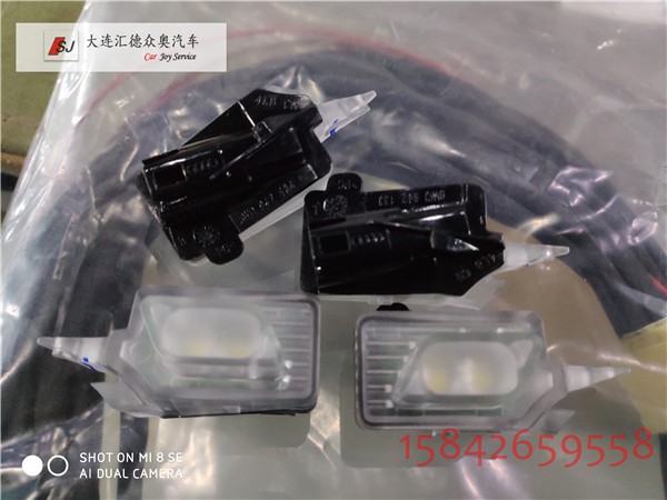 奧迪A4L升級原廠門把手照明燈