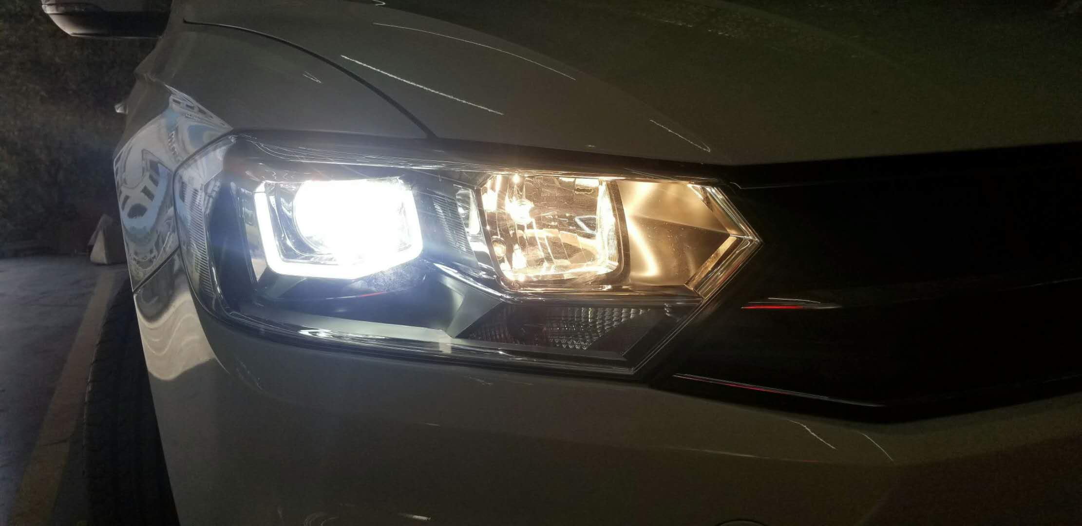 新乡探路者改灯专业改装LED透镜氙气灯宝来升级汽车大灯总成