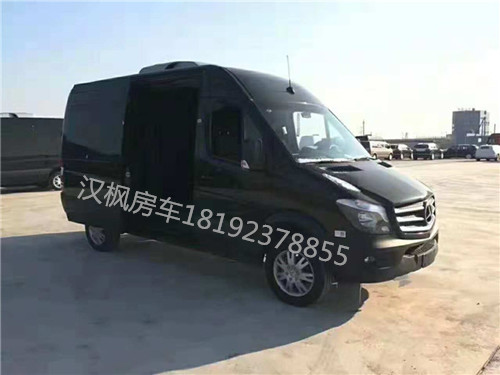 奔馳威霆商務(wù)房車內(nèi)飾改裝