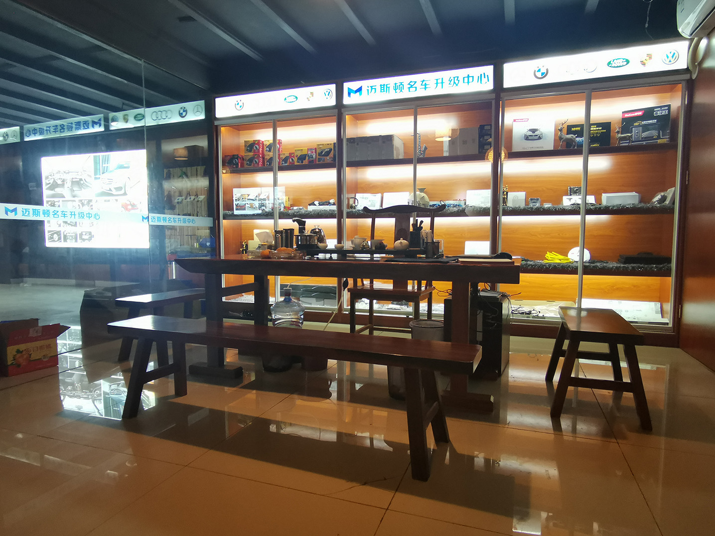 邁斯頓店面環(huán)境展示