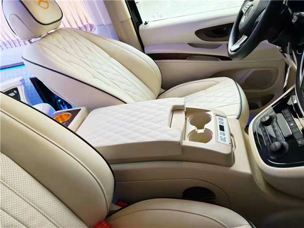 奔馳威霆商務(wù)車內(nèi)飾改裝