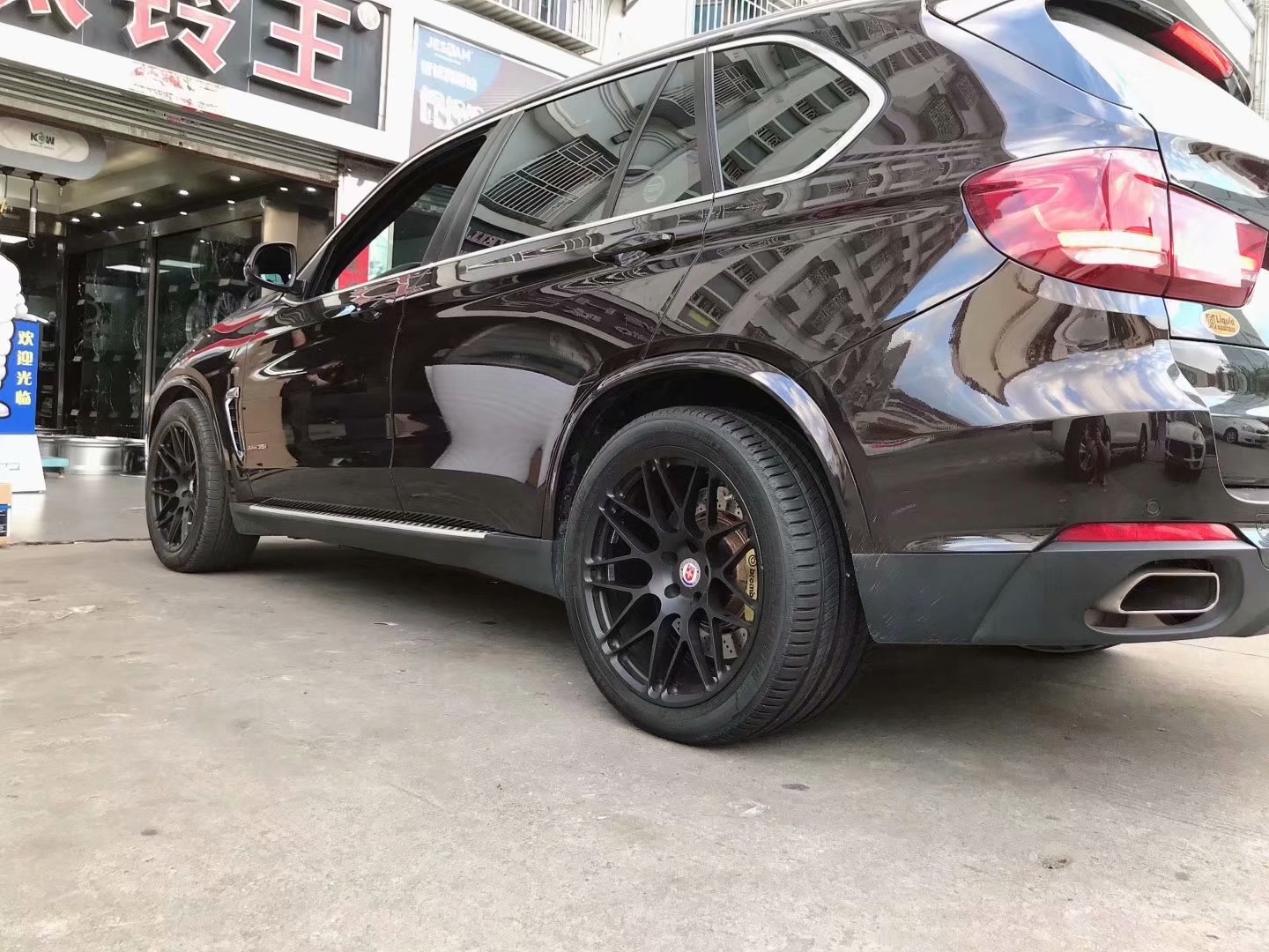 寶馬X5 ，裝美國 HRE 20寸！帥