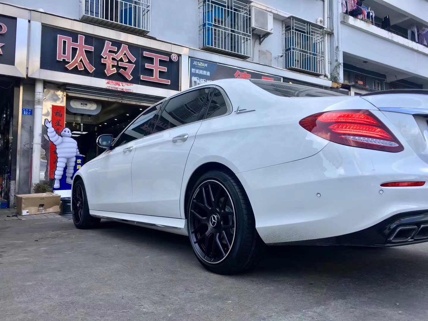 奔馳，換 私人定制鍛造 19寸  倍耐力PO 完工！