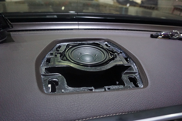 重慶渝大昌汽車音響改裝之奔馳GLC300升級柏林之聲原廠汽車音響系統(tǒng)喇叭功放低音