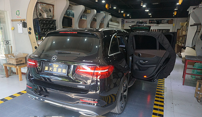重慶渝大昌汽車音響改裝之奔馳GLC300升級柏林之聲原廠汽車音響系統(tǒng)喇叭功放低音