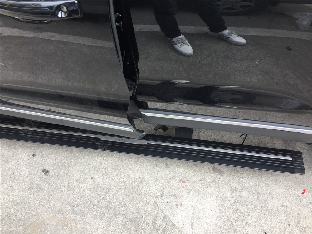 林肯MKC電動(dòng)踏板完美升級(jí)，有效降低登車高度，方便老少上下車！