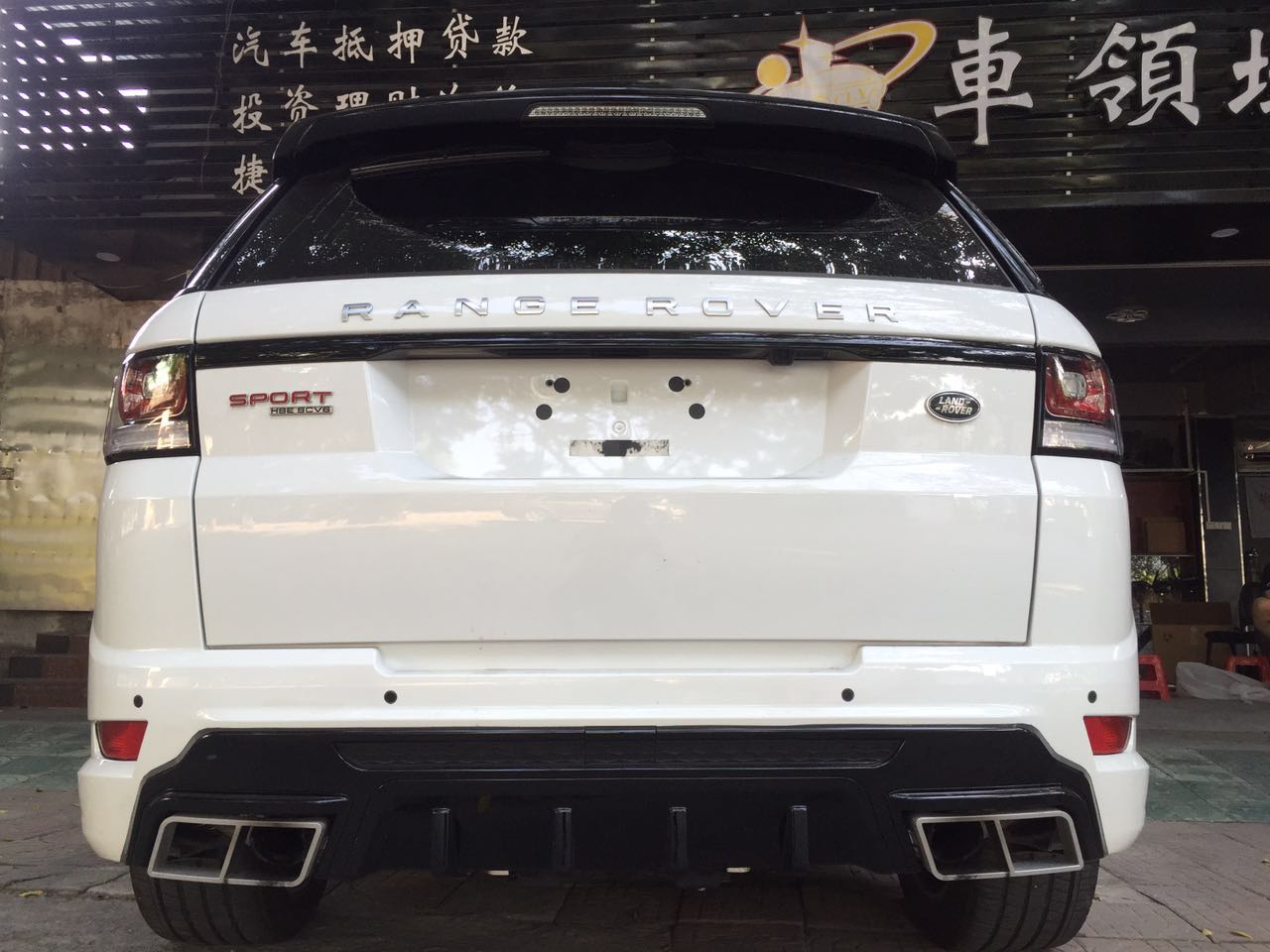 路虎攬勝luman包圍一套走起！不單只方便上下車，還更顯紳士風(fēng)度！