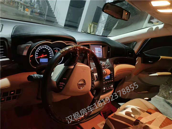 尼桑貴士商務(wù)車內(nèi)飾改裝