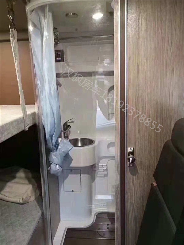 大通房車內(nèi)飾改裝