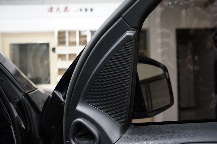 重慶渝大昌汽車(chē)音響改裝之奔馳GL350汽車(chē)音響改裝德國(guó)零點(diǎn)喇叭功放美國(guó)來(lái)福低音炮尾箱倒模