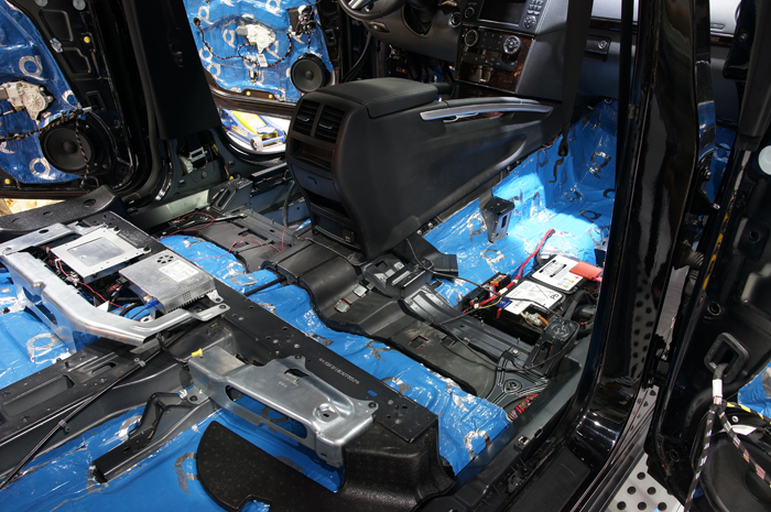 重慶渝大昌汽車音響改裝之奔馳GL350全車隔音降噪改裝安博士藍鉆汽車隔音吸音棉