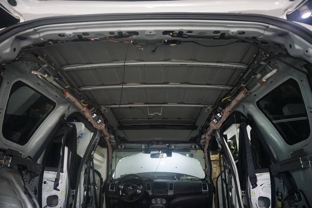 重慶渝大昌汽車音響改裝之三菱歐藍德全車隔音降噪改裝安博士藍鉆寶貝汽車隔音吸音棉