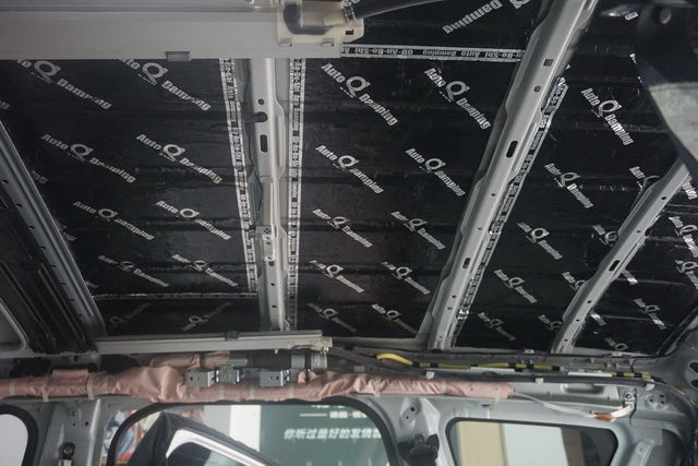 重慶渝大昌汽車音響改裝之三菱歐藍德全車隔音降噪改裝安博士藍鉆寶貝汽車隔音吸音棉
