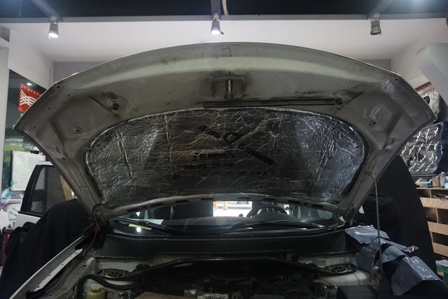 重慶渝大昌汽車音響改裝之三菱歐藍德全車隔音降噪改裝安博士藍鉆寶貝汽車隔音吸音棉