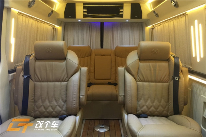 奔馳商務(wù)車內(nèi)飾改裝升級|西安改個車