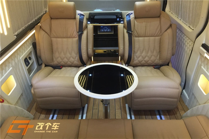 奔馳商務(wù)車內(nèi)飾改裝升級|西安改個車