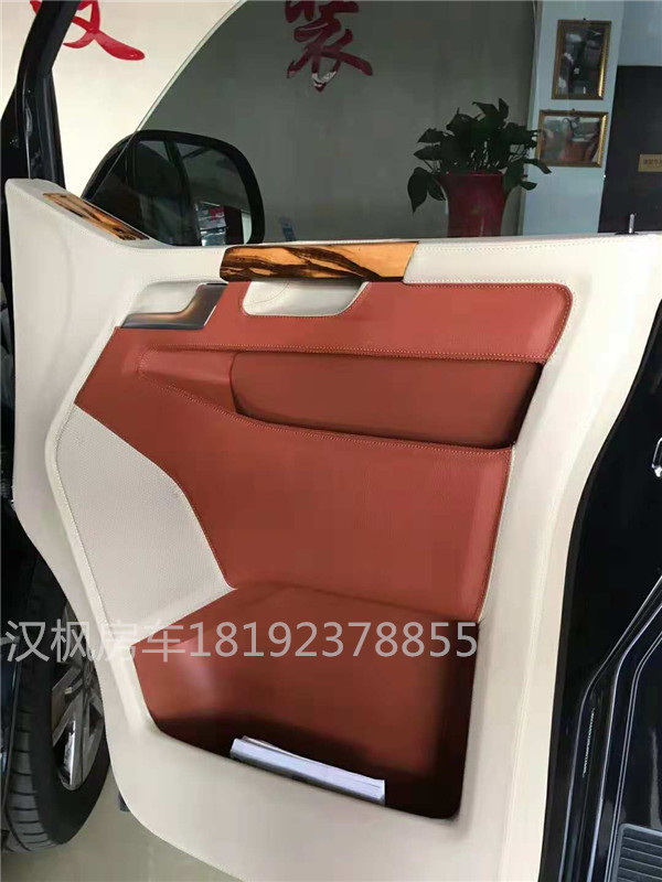 大眾凱路威商務(wù)車內(nèi)飾改裝