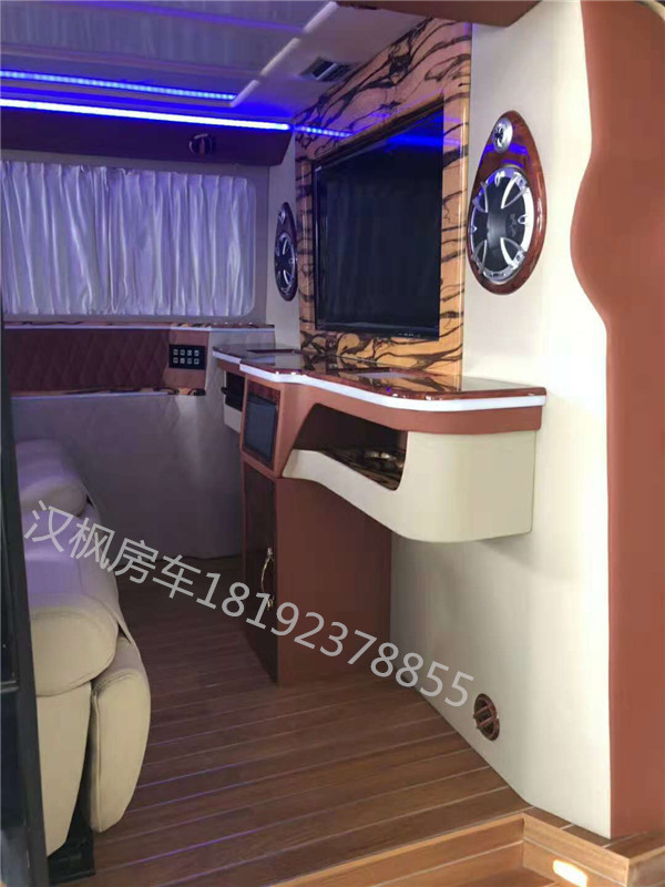大眾凱路威商務(wù)車內(nèi)飾改裝