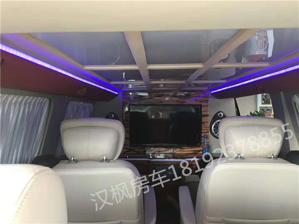 大眾凱路威商務(wù)車內(nèi)飾改裝