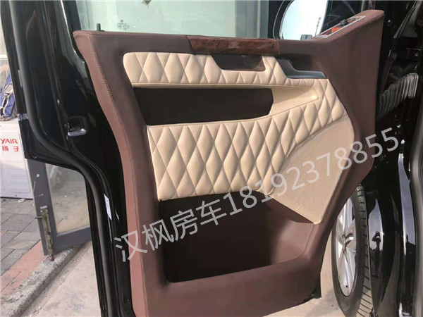 大眾凱路威商務(wù)車內(nèi)飾改裝怎樣好