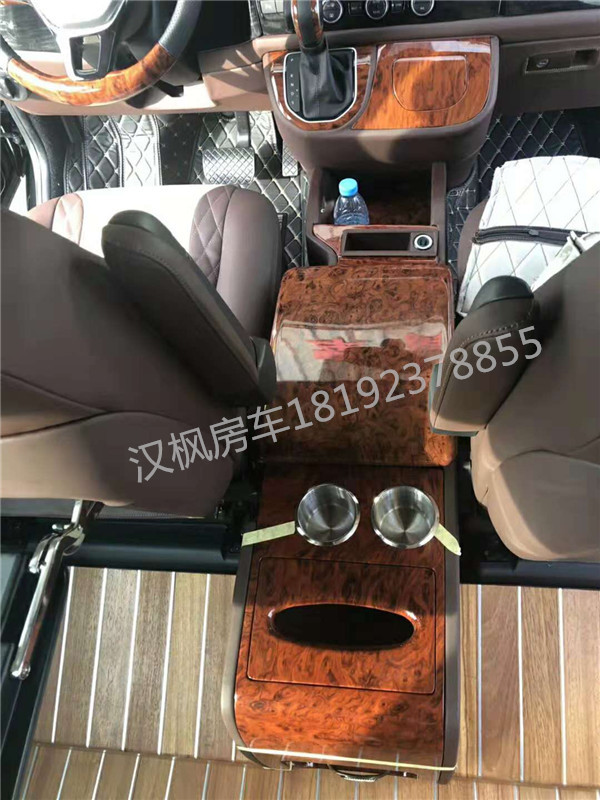 大眾凱路威商務(wù)車內(nèi)飾改裝怎樣好