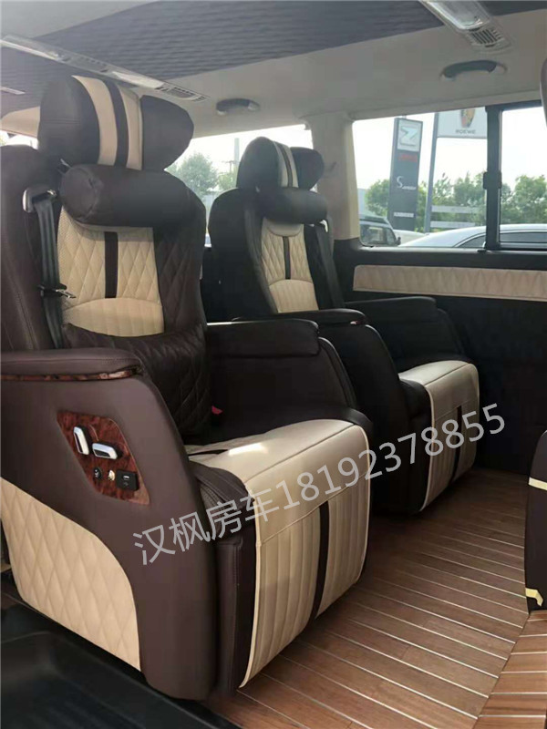 大眾凱路威商務(wù)車內(nèi)飾改裝怎樣好