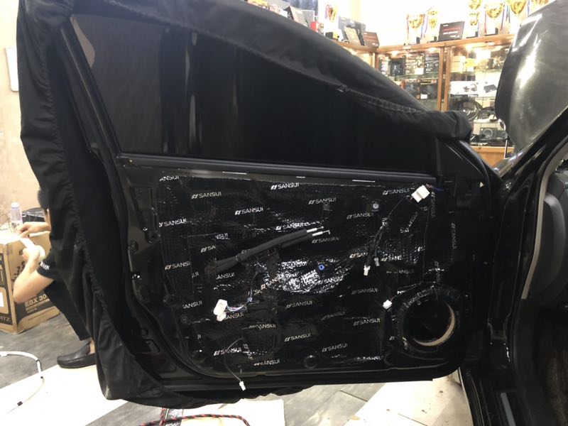 汕頭星悅汽車音響改裝日產(chǎn)天籟升級隔音降噪音響改裝意大利HERTZ赫茲套餐系統(tǒng)“音”你更動聽