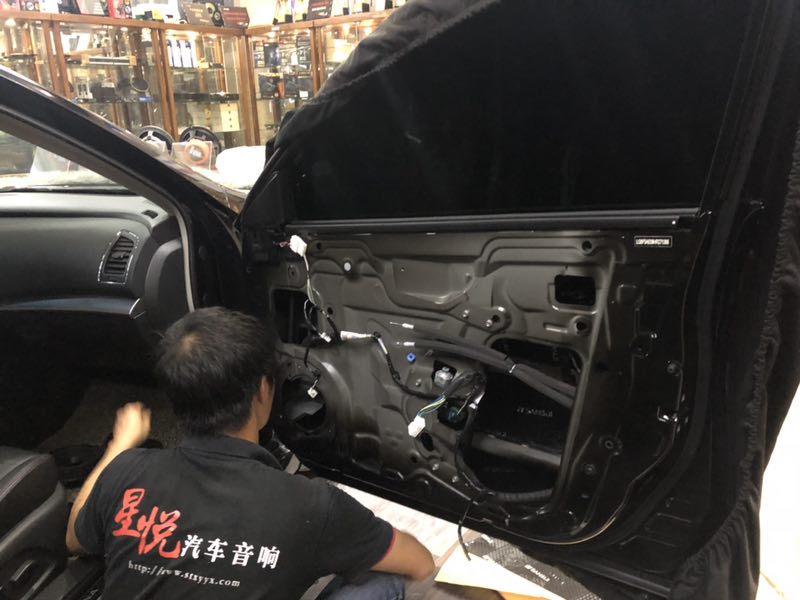 汕頭星悅汽車音響改裝日產(chǎn)天籟升級隔音降噪音響改裝意大利HERTZ赫茲套餐系統(tǒng)“音”你更動聽