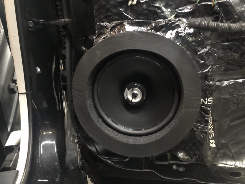 汕頭星悅汽車音響改裝日產(chǎn)天籟升級隔音降噪音響改裝意大利HERTZ赫茲套餐系統(tǒng)“音”你更動聽