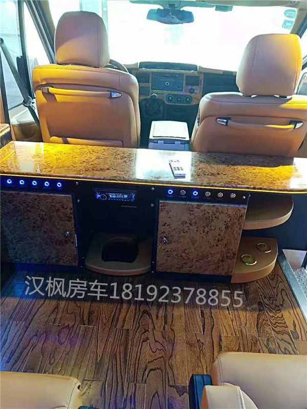 福特全順高頂商務車內(nèi)飾改裝