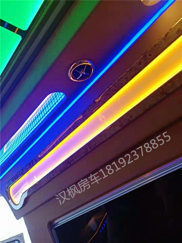 福特全順高頂商務車內(nèi)飾改裝