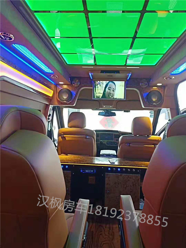 福特全順高頂商務車內(nèi)飾改裝