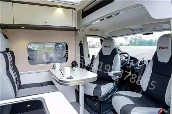 法國Pilote  B型房車內(nèi)飾改裝案例欣賞