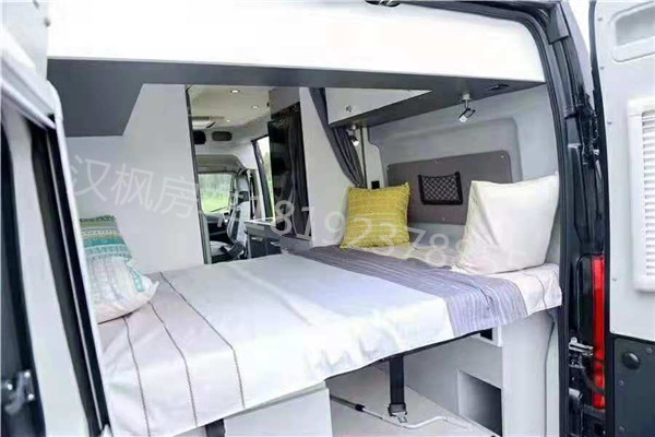 法國Pilote  B型房車內(nèi)飾改裝案例欣賞