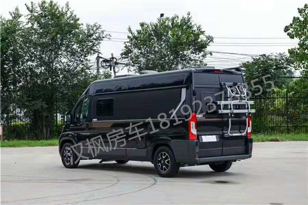 法國Pilote  B型房車內(nèi)飾改裝案例欣賞