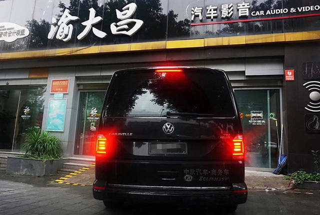 重慶渝大昌汽車音響改裝之大眾凱路威商務汽車音響改裝瑞典卓美三分頻喇叭功放低音炮 A柱倒模