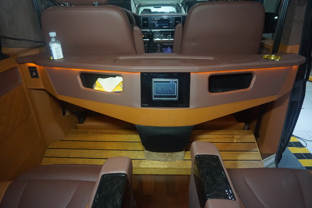 重慶渝大昌汽車音響改裝之大眾凱路威商務汽車音響改裝瑞典卓美三分頻喇叭功放低音炮 A柱倒模