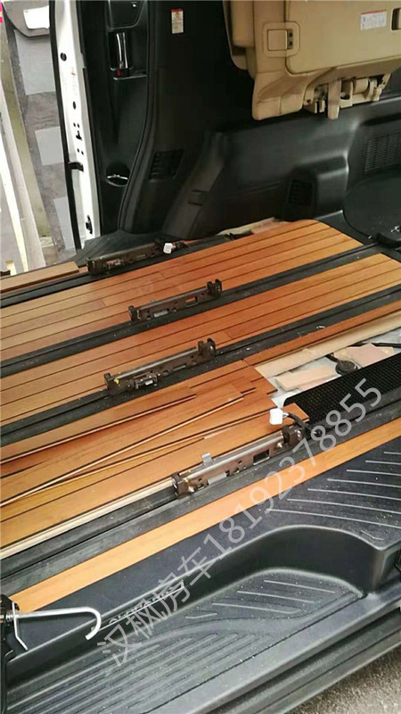 豐田埃爾法商務(wù)車內(nèi)飾改裝