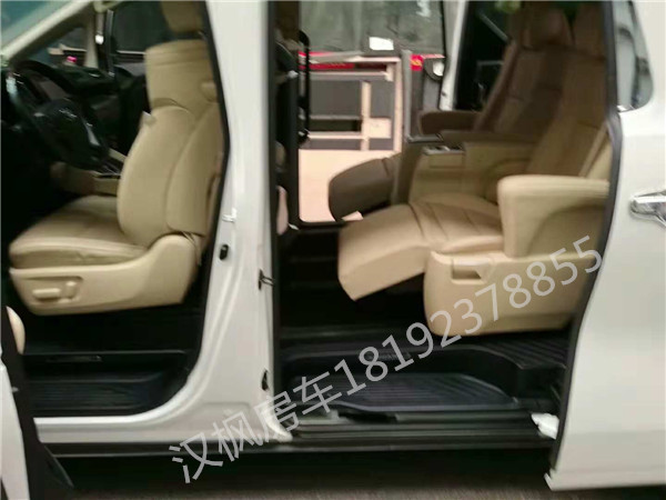 豐田埃爾法商務(wù)車內(nèi)飾改裝