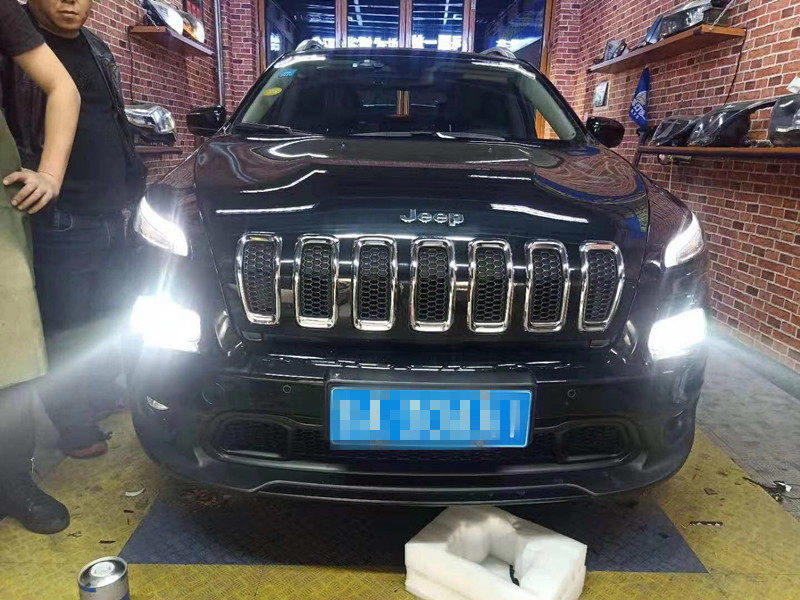 JEEP自由光車燈升級(jí) 品質(zhì)車燈 品質(zhì)車生活