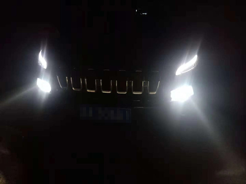 JEEP自由光車燈升級(jí) 品質(zhì)車燈 品質(zhì)車生活